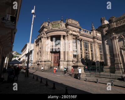 Edificio finanziario in una strada, Museo Numismatico, Banca Centrale dell'Ecuador, Quito, Ecuador Foto Stock