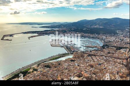 Veduta aerea, Porto e Baia di Palma, Porto di Palma, Isole Baleari, Spagna, Europa, Maiorca, Badia de Palma, Isole Baleari, barche, molo, molo, C Foto Stock