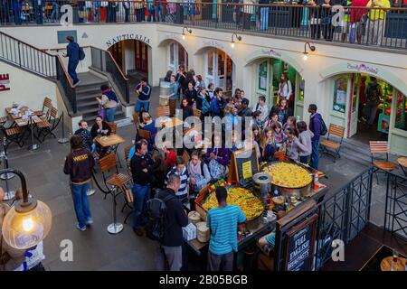 Londra, 16 LUGLIO: Vista interna del Covent Garden il 16 LUGLIO 2011 a Londra Foto Stock