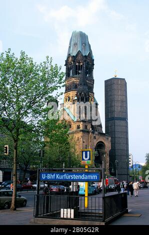 GERMANIA, BERLINO, KURFURSTENDAMM, CHIESA KAISER-WILHELM-GEDACHTNIS Foto Stock