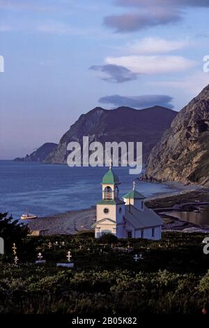 USA, ALASKA, KODIAK ISLAND KARLUK, ANTICA CHIESA ORTODOSSA RUSSA, AL SOLE DELLA SERA Foto Stock