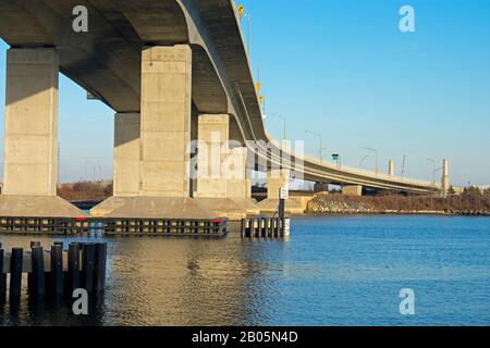 Ponte sulla Route 36, New Jersey, che collega le Highlands atlantiche con Sandy Hook e Sea Bright nel New Jersey, Stati Uniti -06 Foto Stock