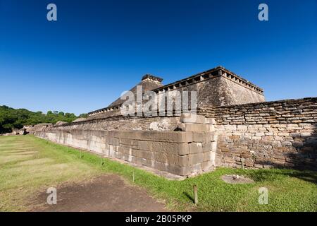 Il campo da ballo sud di El Tajin, il più importante sito archeologico della Mesoamerica nord-orientale, rovine Maya, Veracruz, Messico, America centrale Foto Stock