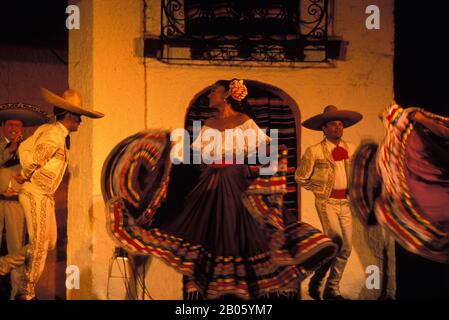 MESSICO, PUERTO VALLARTA, FIESTA MESSICANA, BALLERINI Foto Stock