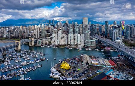 Si Affaccia Su False Creek, Granville Island E Yaletown, Vancouver, British Columbia, Canada Foto Stock