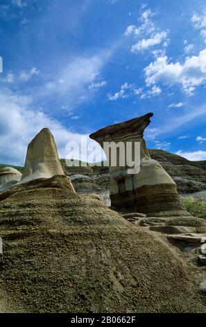 CANADA, ALBERTA, VICINO A DRUMHELLER, CANADIAN BADLANDS, HOODOOS (SCULTURE IN ARENARIA) Foto Stock