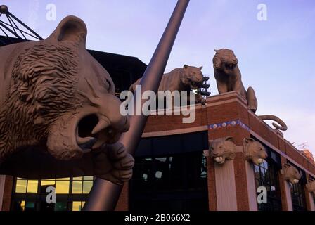 USA, MICHIGAN, DETROIT, COMERICA PARK, STATUA DELLA TIGRE Foto Stock