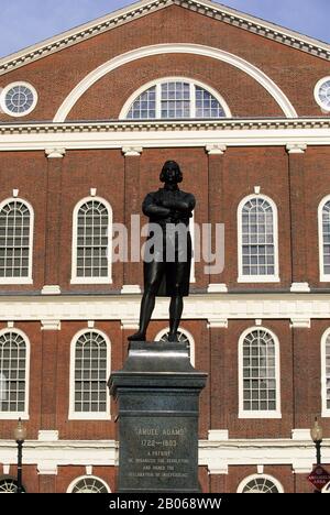 USA, MASSACHUSETTS, BOSTON, DOWNTOWN, QUINCY MARKET, FANEUIL HALL, STATUA DI SAMUEL ADAMS Foto Stock