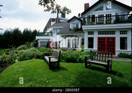 CANADA, B.C., VANCOUVER ISLAND, SOOKE HARBOR HOUSE, GARDEN Foto Stock