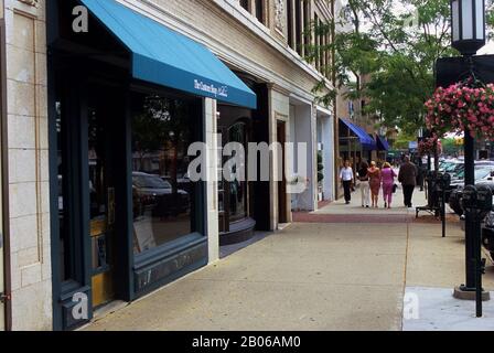 USA, MICHIGAN, VICINO DETROIT, BIRMINGHAM, IL NEGOZIO PERSONALIZZATO, STOREFRONT Foto Stock