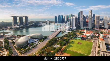 Vista aerea della città di Singapore di giorno Foto Stock