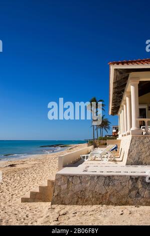 MESSICO, VICINO A CANCUN, PLAYA DEL CARMAN, CASE VACANZE LUNGO LA SPIAGGIA Foto Stock