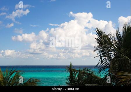 MESSICO, VICINO A CANCUN, PLAYA DEL CARMAN, VISTA SULL'OCEANO Foto Stock