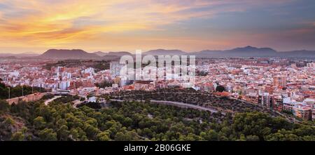 Panorama di Alicante dal Castello di Santa Barbara. Alicante, Comunità Valenciana, Spagna. Foto Stock