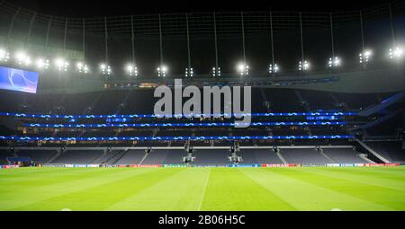 Londra, Regno Unito. 18th Feb, 2020. Calcio: Champions League, prima della partita Tottenham Hotspur - RB Leipzig, al Tottenham Hotspur Stadium. Vista sullo stadio. Credito: Robert Michael/Dpa-Zentralbild/Dpa/Alamy Live News Foto Stock