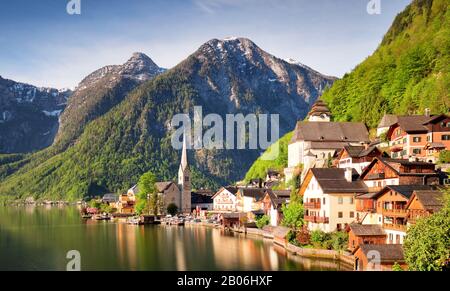 Paesaggio di Montagna in Austria Alp con lago Hallstatt Foto Stock