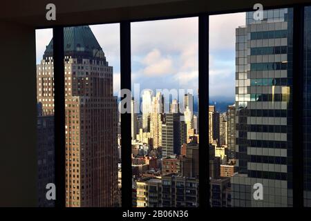 Vista dal Marriot Marquis Hotel a Times Square a nord, Manhattan, New York City, New York state, USA Foto Stock