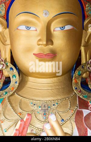 Statua Del Buddha, Maitreya, Monastero Di Cappello Giallo Tikse, Ladakh, Jammu E Kashmir, Himalaya Indiano, India Foto Stock