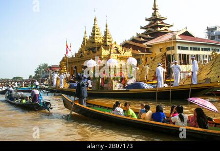 Nyaungshwe población más importante de los pueblos que rodean el Lago Inle (Birmania). En octubre se celebra el festival de la pagoda Phaung Daw O. Foto Stock