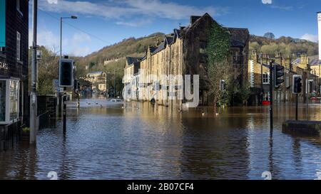 09/02/2020 Ponte Hebden - West Yorkshire - Inondazione in città Foto Stock