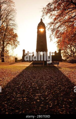 Berger monumento al Hohenstein in autunno, Germania, Renania Settentrionale-Vestfalia, Ruhr Area, Witten Foto Stock