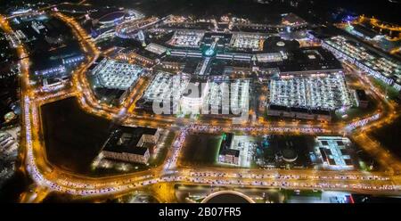 Foto aerea, Centro Einkaufszentrum, Oberhausen-Neue Mitte, Spielhalle, Spielstation, Centro-Promenade, foto notturna, Bermensfeld, Oberhausen, Ruhr are Foto Stock