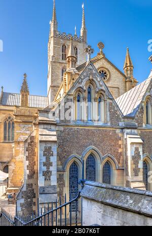 Cattedrale di Southwark nel quartiere di Borough in una giornata di sole. Foto Stock