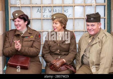 Seconda Guerra Mondiale, seconda Guerra Mondiale, 'WWII', 'WW2' costumi, moda e reenattori al Pickering Living History evento del tempo di guerra degli anni '40 nel Regno Unito Foto Stock