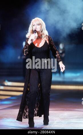 Britische Rock- und Popsängerin BONNIE TYLER zu Gast bei OLDIES IM SCHNEE, Deutschland, 1999. BONNIE TYLER, cantante rock e pop inglese, ospite di OLDIES IM SCHNEE, Germania, 1999. Foto Stock