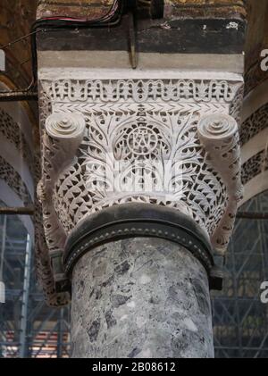 Turchia. Istanbul. Hagia Sofia. AlL'Interno. Capitale monogramma di Giustiniano. Stile bizantino. Foto Stock