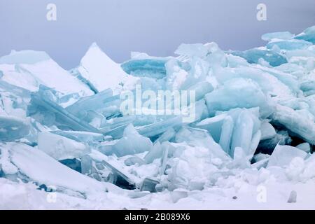 Ice pila sul lago Michigan Foto Stock