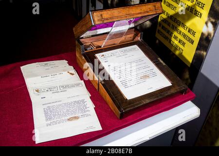 Ordini generali dell'IRA con lettere dirette dalla Brigata Monaghan dell'IRA in mostra al Monaghan County Museum prima dell'inaugurazione della mostra domani della Guerra d'Indipendenza Monaghan 1919-1921. Foto Stock