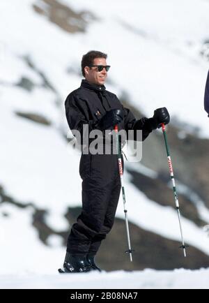 Viscount Linley, 2nd Conte di Snowdon in vacanza con lo sci a Lech, Austria 1992 Foto Stock