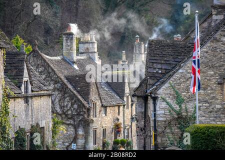 I tetti di Castle Coombe in Wiltshire, Inghilterra Foto Stock