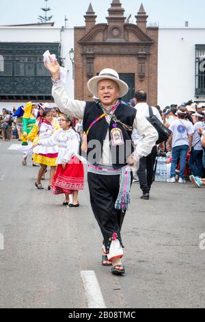 Al festival di danza Marinera sfilata in Trujillo Perù Foto Stock