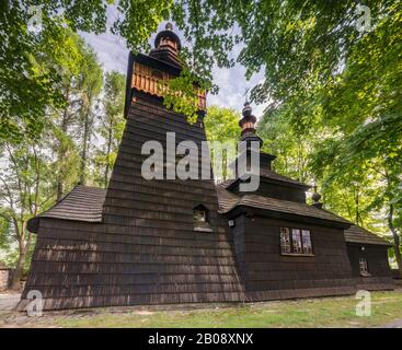 San Giacomo il Giovane Apostolo Chiesa, 1604, costruzione di tronchi, greco cattolico, attualmente cattolico romano, villaggio di Powroznik, Malopolska, Polonia Foto Stock