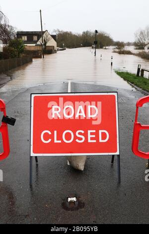 Inondazione nel Gloucestershire rurale dopo la tempesta Dennis ha causato il fiume Severn di rompere le sue banche e inondare numerose comunità rurali in Gloucestershi Foto Stock