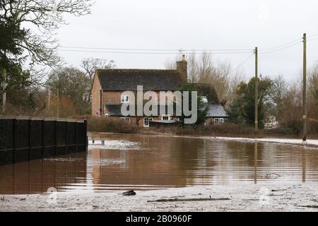 Inondazione nel Gloucestershire rurale dopo la tempesta Dennis ha causato il fiume Severn di rompere le sue banche e inondare numerose comunità rurali in Gloucestershi Foto Stock