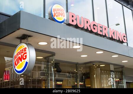 Monaco di Baviera, Germania - 5th dicembre 2019: Burger King è una catena di fast food. Foto Stock