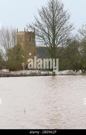 Inondazione nel Gloucestershire rurale dopo la tempesta Dennis ha causato il fiume Severn di rompere le sue banche e inondare numerose comunità rurali in Gloucestershi Foto Stock