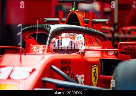 19th Febbraio 2020; circuito De Barcelona, Barcellona, Catalogna, Spagna; Formula 1 Pre Season Testing One; Charles Leclerc del Ferrari Team SF1000 in garage durante le giornate di test di Formula Uno al circuito di Catalunya Foto Stock