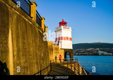 Donna Jogging, Alghe, Stanley Park, Vancouver, British Columbia, Canada Foto Stock