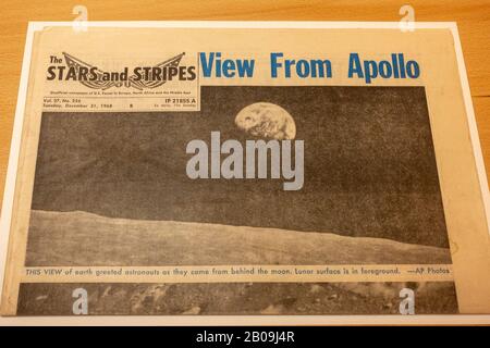 Apollo 8, giornale 'Stars and Stripes' con 'View from Apollo', (31 dicembre 1968) Museo delle Comunicazioni (Norimberga Transport Museum), Germania. Foto Stock