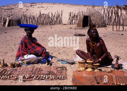 NAMIBIA, SKELETON COAST NATIONAL PARK, HUAB VALLEY, HIMBA BOY, RITRATTO Foto Stock