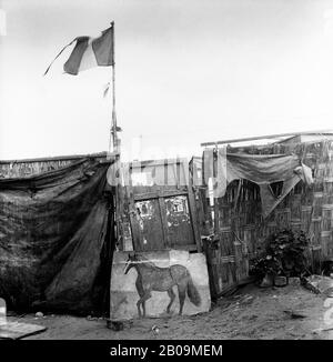 Casa di fronte a 'Oasis' shanty città di Lima, Perú. Foto Stock