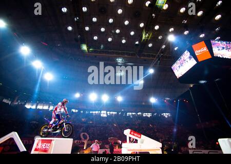 2nd Febbraio 2020; Palau Sant Jordi, Barcellona, Catalogna, Spagna; X Trail Mountain Bike Championships; Benoit Bincaz (Francia) del Beta Team in azione durante la prova X indoor Barcelona Credit: Pablo Guillen/Alamy Live News Foto Stock