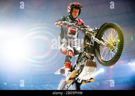 2nd Febbraio 2020; Palau Sant Jordi, Barcellona, Catalogna, Spagna; X Trail Mountain Bike Championships; Gabriel Marcelli (Spagna) del Team Montesa in azione durante la prova X indoor Barcelona Credit: Pablo Guillen/Alamy Live News Foto Stock