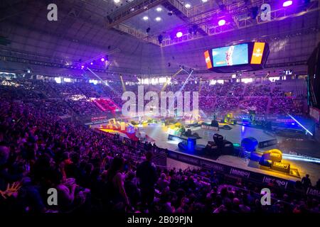 2nd Febbraio 2020; Palau Sant Jordi, Barcellona, Catalogna, Spagna; X Trail Mountain Bike Championships; vista generale dell'inizio della X Trial sul Palau Sant Jordi Credit: Pablo Guillen/Alamy Live News Foto Stock