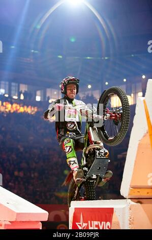 2nd Febbraio 2020; Palau Sant Jordi, Barcellona, Catalogna, Spagna; X Trail Mountain Bike Championships; Jaime Busto (Spagna) del Vertigo Team in azione durante la prova X indoor Barcelona Credit: Pablo Guillen/Alamy Live News Foto Stock