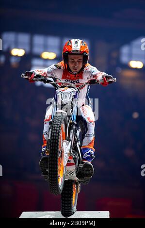 2nd Febbraio 2020; Palau Sant Jordi, Barcellona, Catalogna, Spagna; X Trail Mountain Bike Championships; toni Bou (Spagna) del Team Montesa in azione durante la prova X indoor Barcelona Credit: Pablo Guillen/Alamy Live News Foto Stock